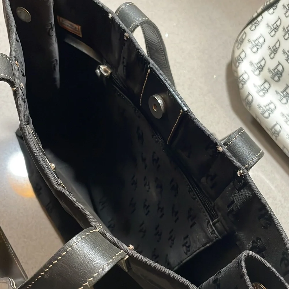 Dooney & Bourke Black and White Logo Shoulder Bag and black canvas tote bundle - Picture 13 of 16